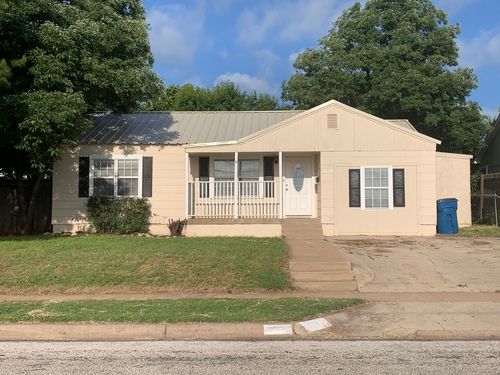 1615 Woodruff Ln, Sweetwater, TX, 79556-1824 | Card Image