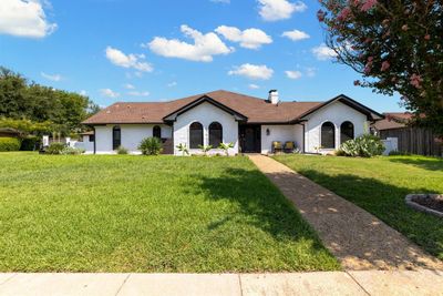 Ranch-style home featuring a front yard | Image 2