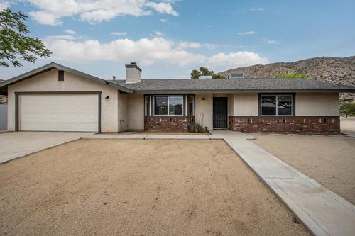 55668 Encelia Dr, Yucca Valley, CA, 92284-2680 | Card Image
