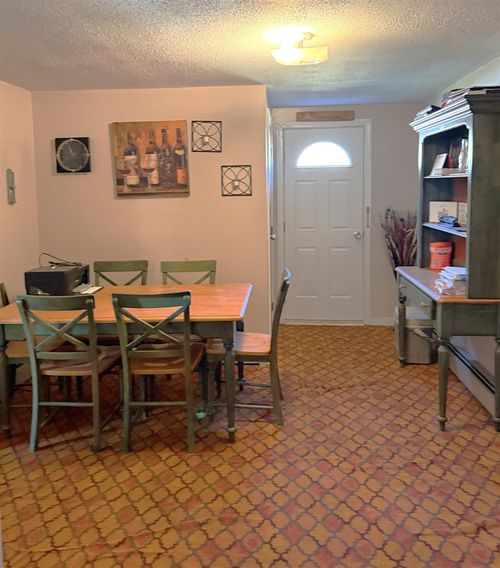524 Manchester Road, Auburn, NH, 03032 | Card Image