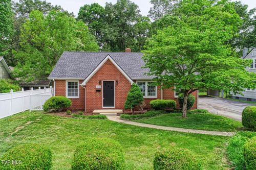 1430 Valley St, Kingsport, TN, 37660-4921 | Card Image