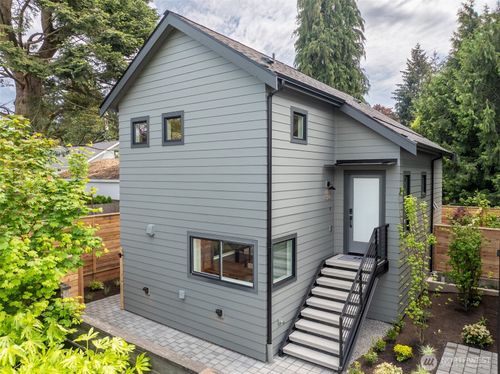 8126 12th Ave Sw, Seattle, WA, 98106-2134 | Card Image
