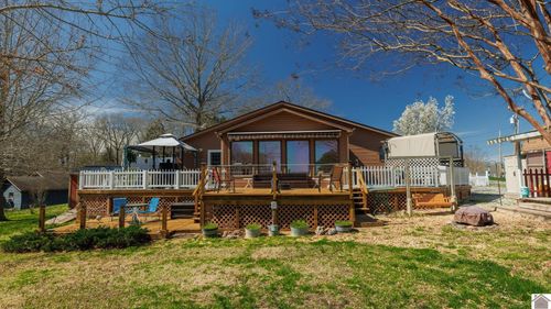 100 Cemetery Hill Ln, Benton, KY, 42025-6517 | Card Image