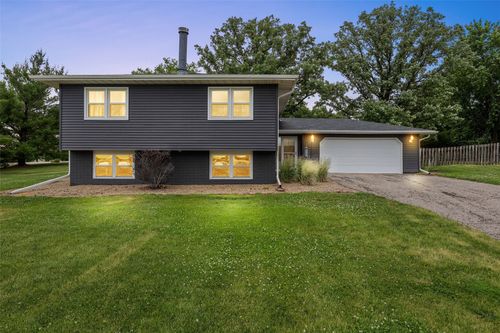 790 Leslie Ct, Robins, IA, 52328-9722 | Card Image