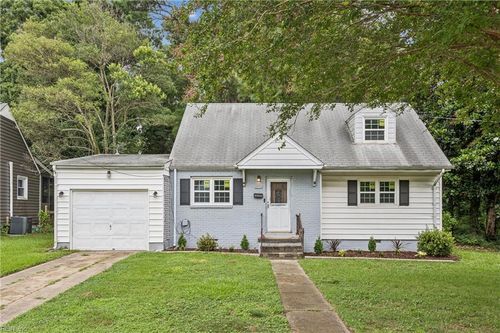 8272 Fernwood Dr, Norfolk, VA, 23518-2812 | Card Image