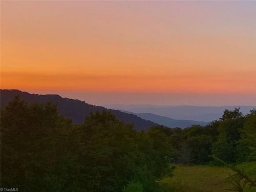 4315-301 Pinnacle Inn Rd, Beech Mountain, NC, 28604-7478 | Card Image