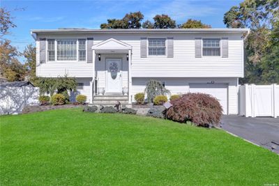 11 Franklin Avenue, House other with 5 bedrooms, 3 bathrooms and null parking in Selden NY | Image 1