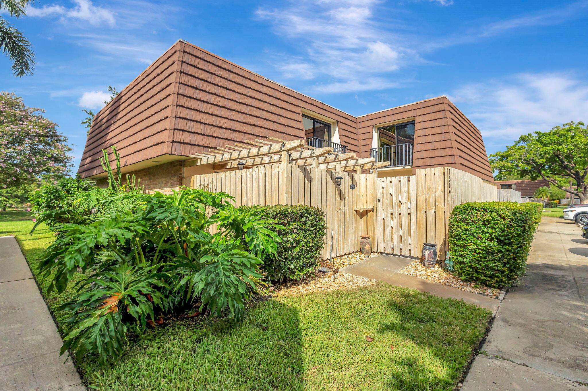 13th Ln, Palm Beach Gardens, FL 33418