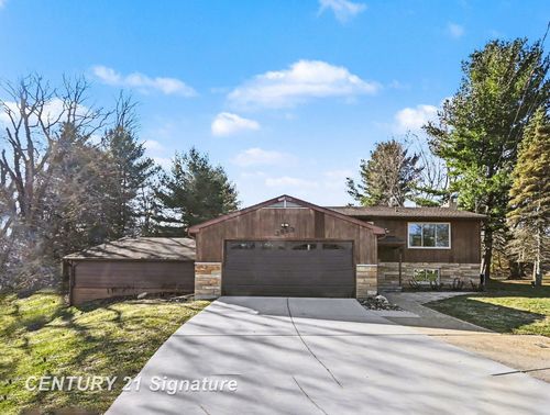 3893 Sage Ln, Dewitt, MI, 48820-9237 | Card Image