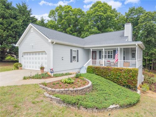 652 Shadow Mountain Ln, Cleveland, GA, 30528-5719 | Card Image
