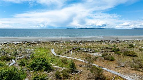 4560 Rolling Dunes Ln, Oak Harbor, WA, 98277-9728 | Card Image