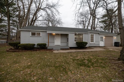 9172 Millward Avenue, White Lake Charter Township, MI, 48386 | Card Image