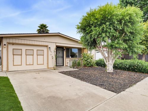 525 El Rio St, Watsonville, CA, 95076-3539 | Card Image