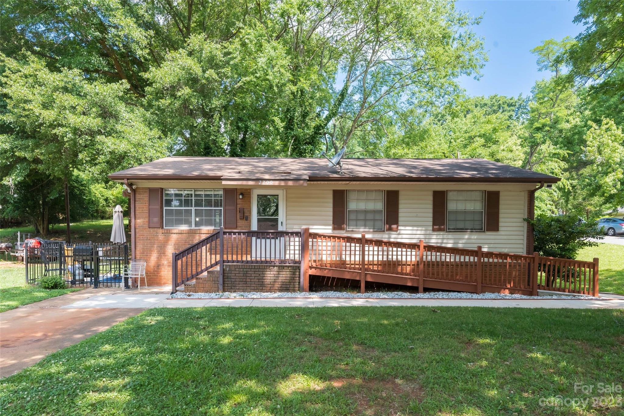 Longleaf Dr, Charlotte, NC 28210