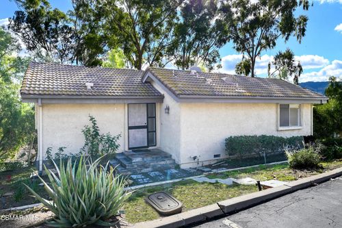 2 Sparrowhawk Ln, Oak Park, CA, 91377-1018 | Card Image