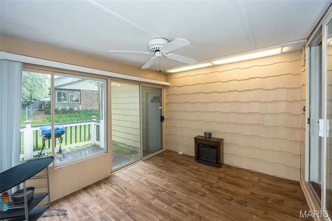 Sunroom / solarium with ceiling fan | Image 20