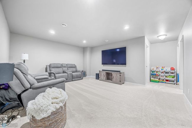 Family Room | Image 22