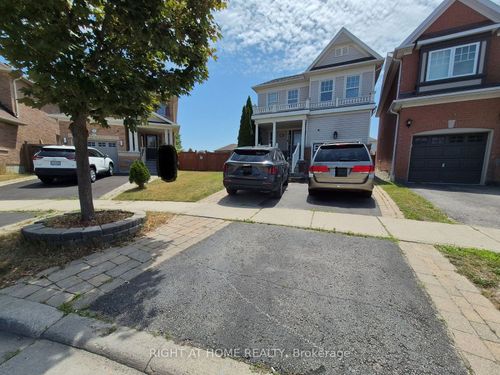 61 Brownridge Pl, Whitby, ON, L1P1W2 | Card Image