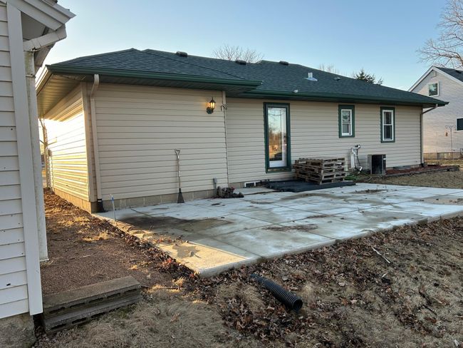 REAR | Image 7