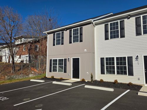 431 N Washington Ave, Pulaski, VA, 24301-4629 | Card Image