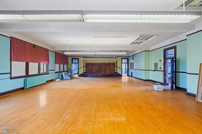 Music room with stage | Image 45