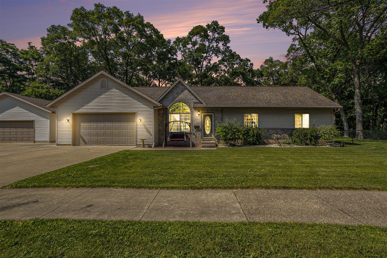Leonard Ave, Muskegon, MI 49442
