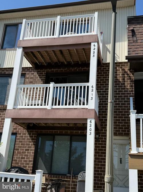 27-6223 Hilltop Dr, BROOKHAVEN, PA, 19015-1319 | Card Image