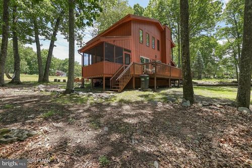 138 Banbury Dr, Bushkill, PA, 18324-7797 | Card Image