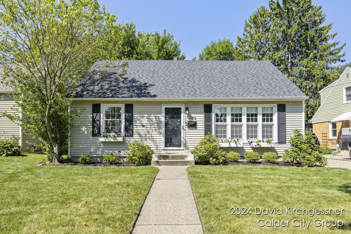 Lakeside Dr, Grand Rapids, MI 49506