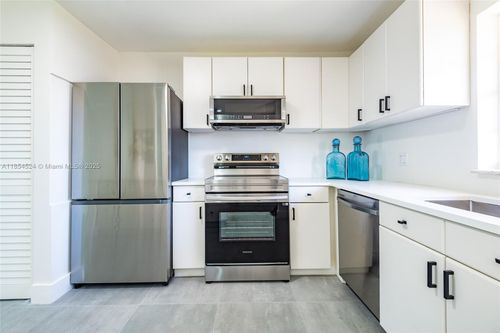 b-604 Laconia Cir, Lake Worth, FL, 33467-2671 | Card Image
