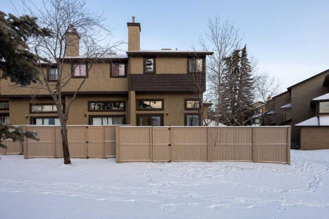 58 Glamis Gardens Sw, Home with 2 bedrooms, 2 bathrooms and 4 parking in Calgary AB | Image 34