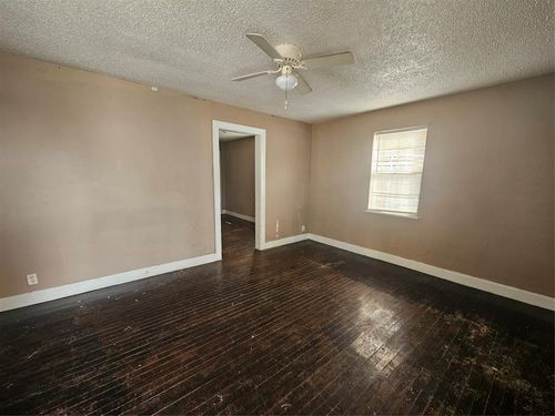 1323 Ne 7th St, Oklahoma City, OK, 73117-2411 | Card Image