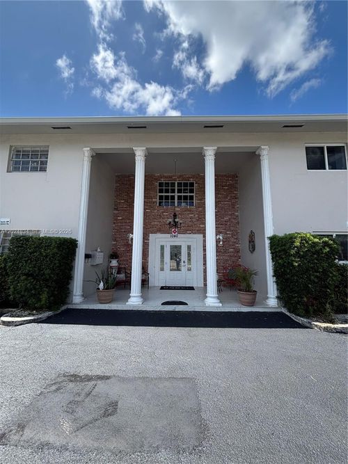 2-1040 Crystal Lake Dr, Deerfield Beach, FL, 33064 | Card Image