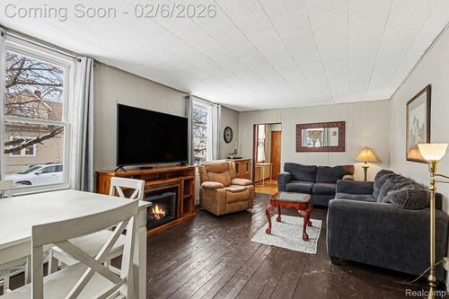 1101 S Farragut St, Bay City, MI, 48708-8011 | Card Image