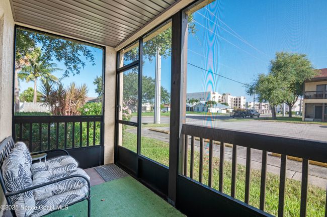 Screened patio | Image 30