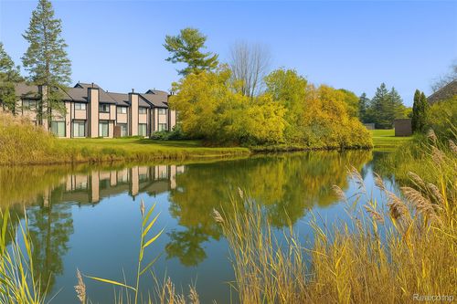 6265 Potomac Cir, West Bloomfield, MI, 48322-2125 | Card Image