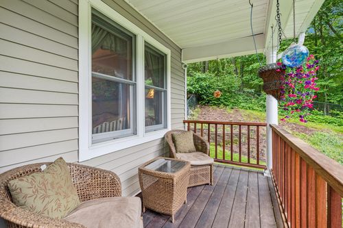 380 E Main St, Centerport, NY, 11721-1435 | Card Image