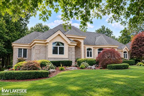 8804 Tournament Drive, Washington Township, MI, 48094 | Card Image