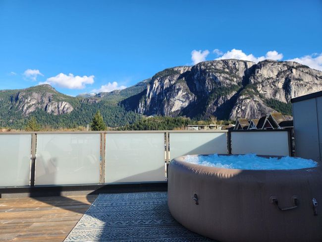 1287 Main Street, Home with 3 bedrooms, 2 bathrooms and 4 parking in Squamish BC | Image 1