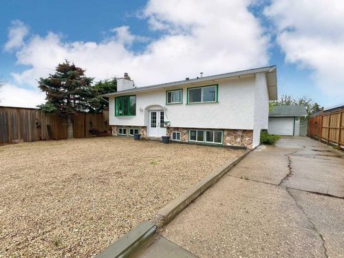 9205 111 Avenue, Grande Prairie, AB, T8V3L7 | Card Image