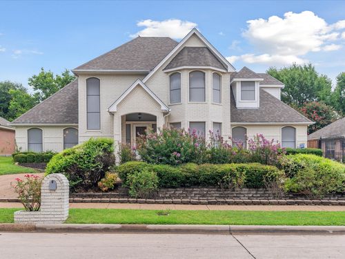 10186 Meadowcrest Dr, Benbrook, TX, 76126-9510 | Card Image
