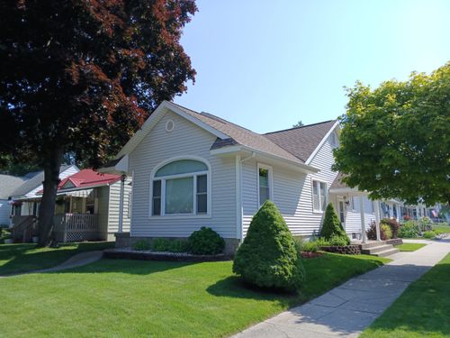 402 N Park St, Ludington, MI, 49431-1644 | Card Image