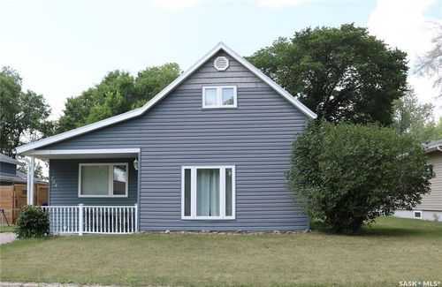 704 Ogilvie St, Moosomin, SK, S0G3N0 | Card Image