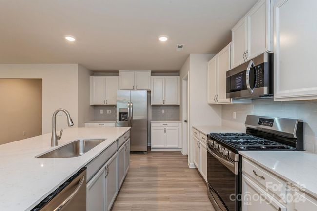 Kitchen | Image 8