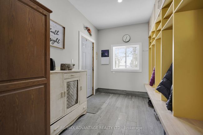 9755 Longwoods Rd, House other with 5 bedrooms, 3 bathrooms and 4 parking in London ON | Image 4