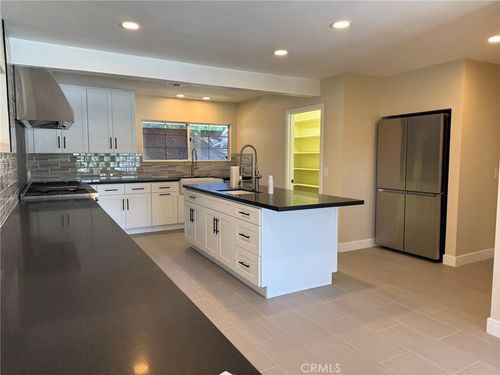 5368 Campo Rd, Woodland Hills, CA, 91364-4332 | Card Image