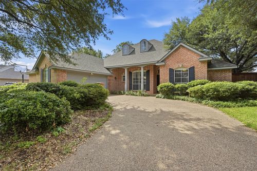 3318 Summergrove Dr, Arlington, TX, 76001-6565 | Card Image