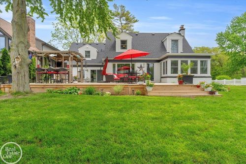 28800 Old North River Rd, Harrison Twp, MI, 48045-1622 | Card Image