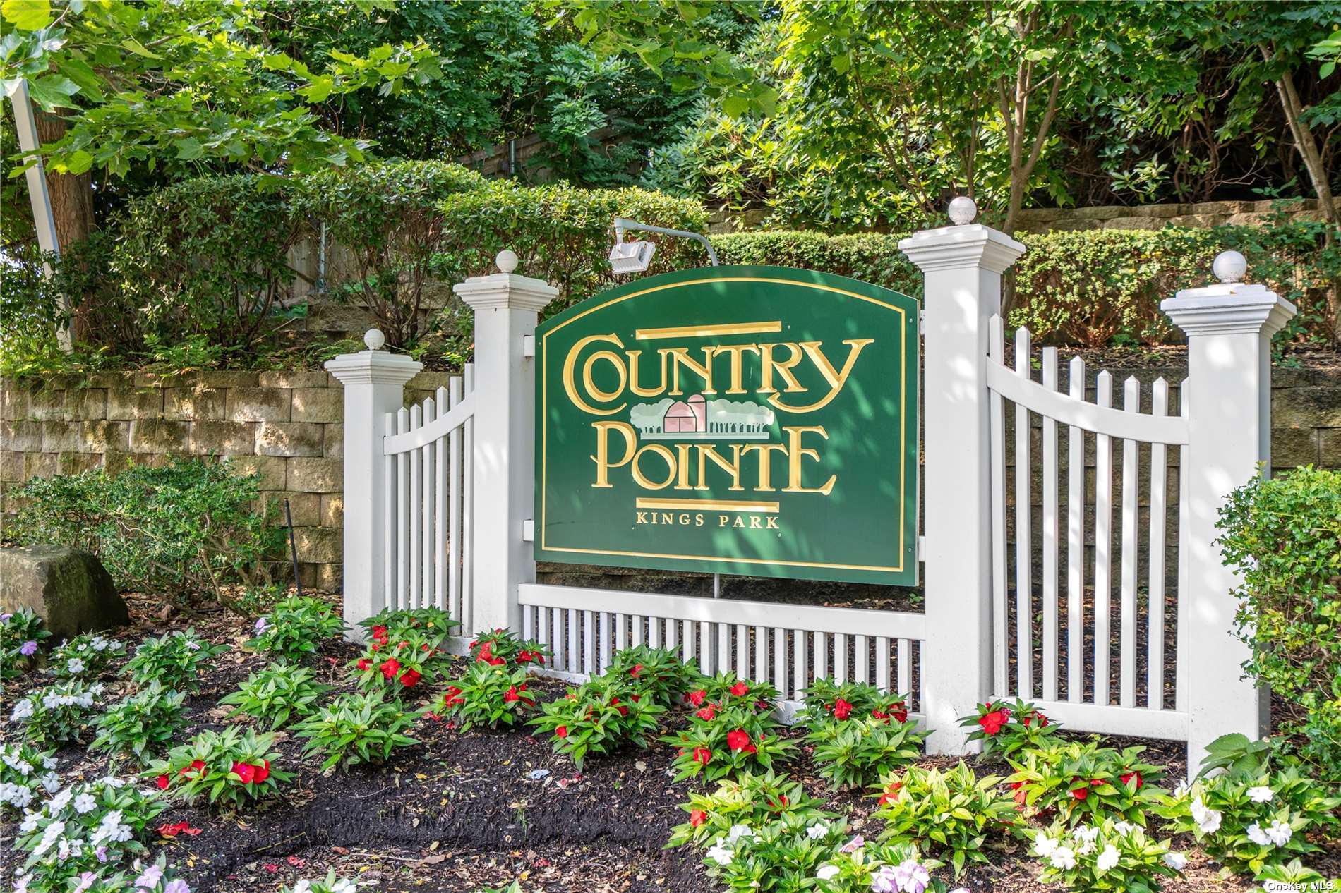 Manitou Trl, Kings Park, NY 11754