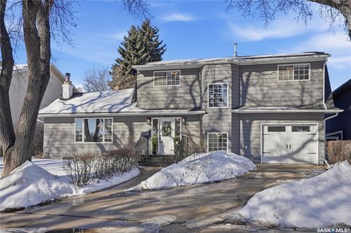 1033 9th St E, Saskatoon, SK, S7H0N3 | Card Image